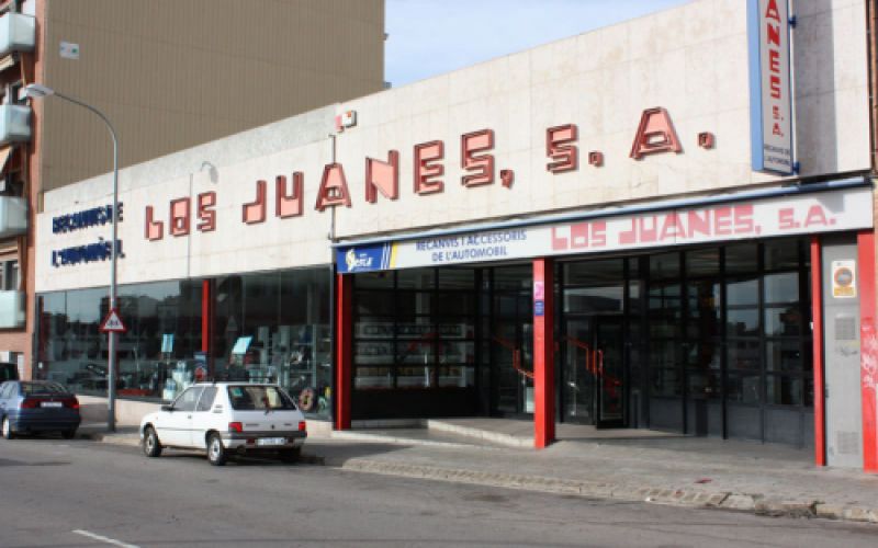 Repuestos de automóvil en Terrassa. imágenes de las instalaciones2